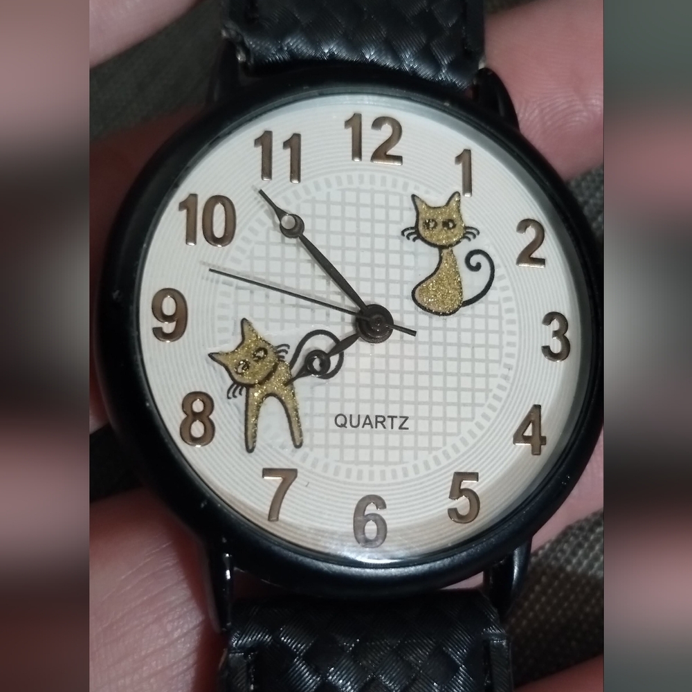 Quartz Watch with Kitty Accents, Runs & Keeps Time, New Battery - Picture 5 of 14